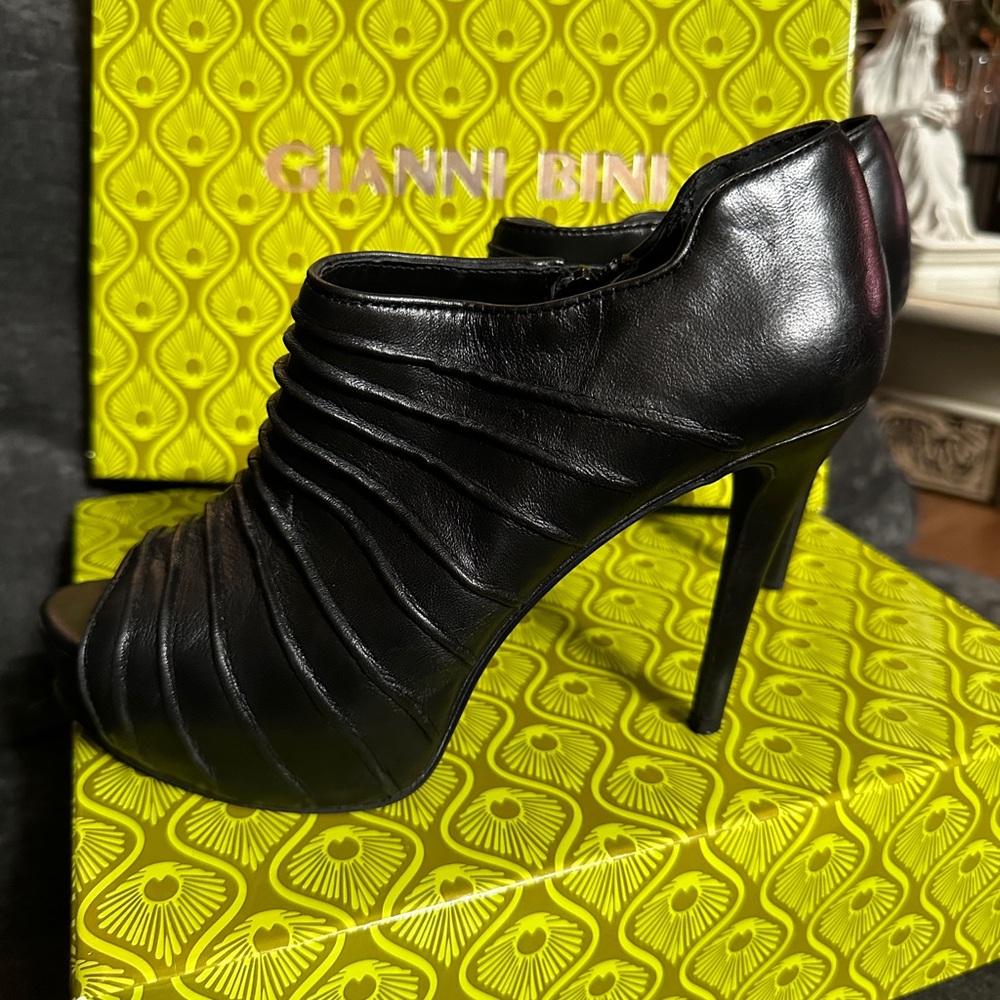 Gianni Bini Women's Heels